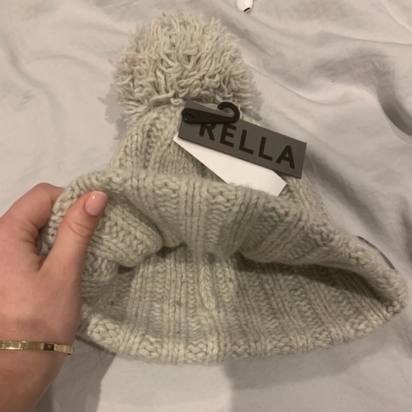Rella Toque - Picture 2 of 2